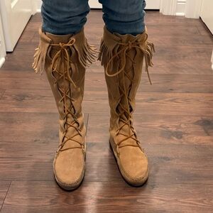 Minnetonka Brown Lace-Up Fringe Moccasin